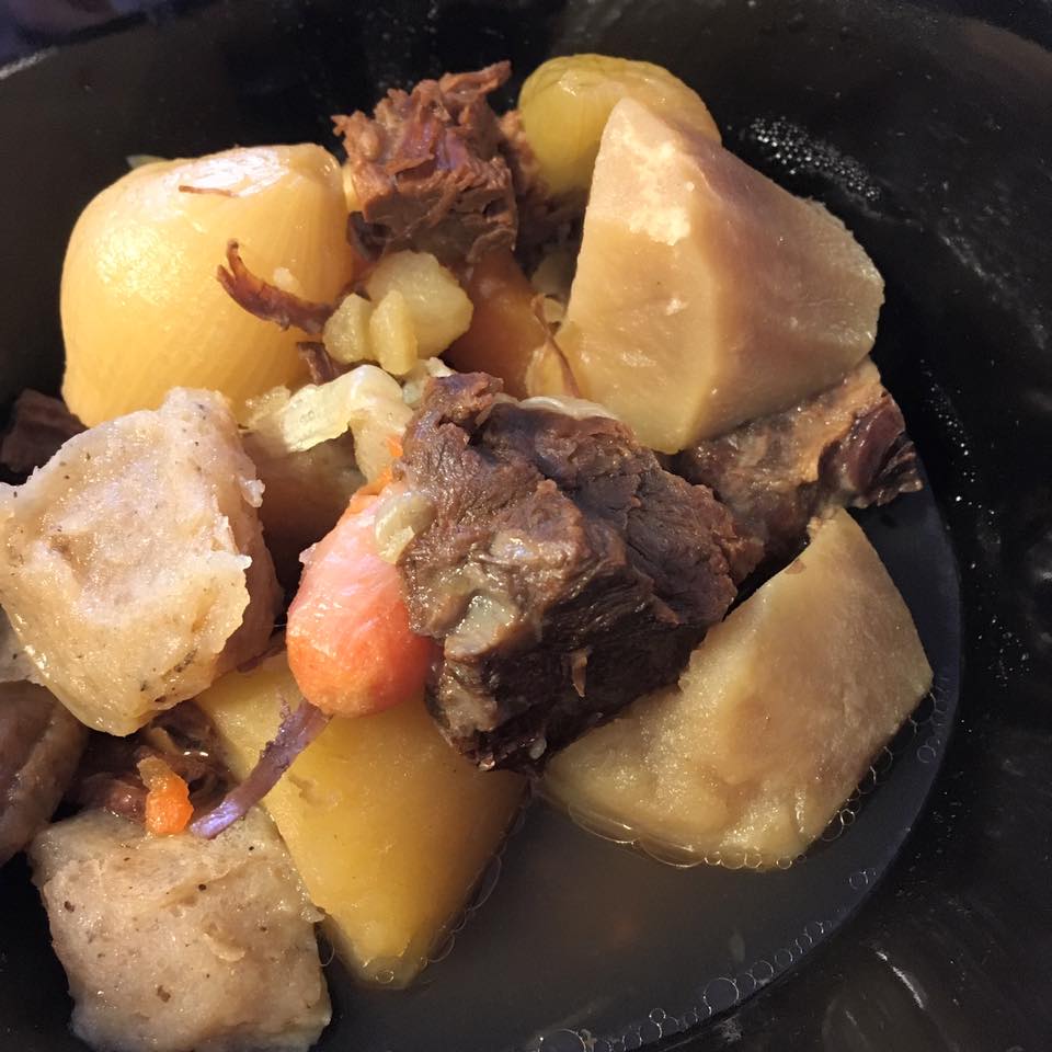 牛ネックを柔らかく煮込んだ肉じゃが