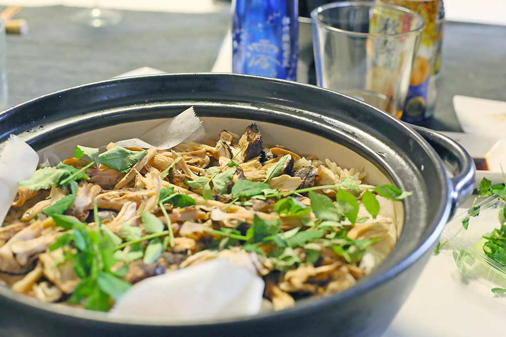 松茸と数種のキノコの炊き込みご飯