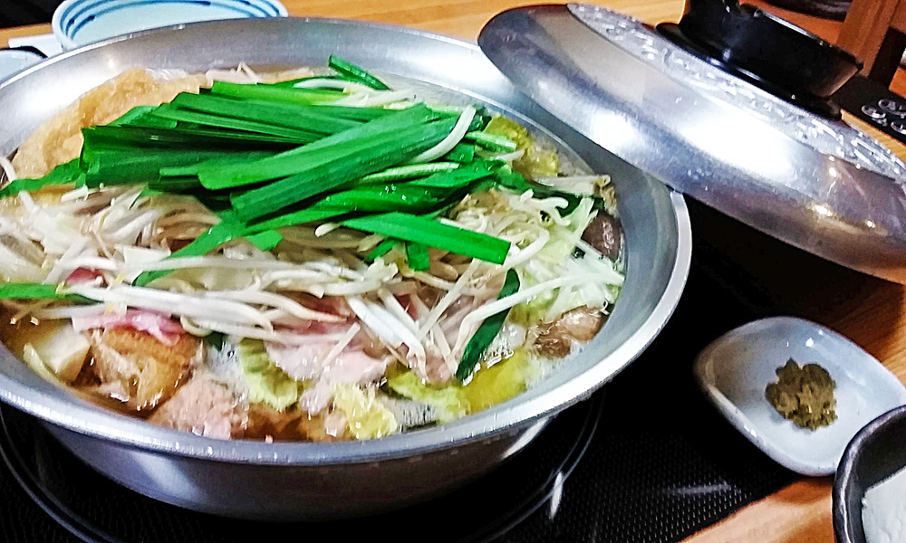 ぼくの行きつけの焼き鳥屋さん萬作のつくね鍋！