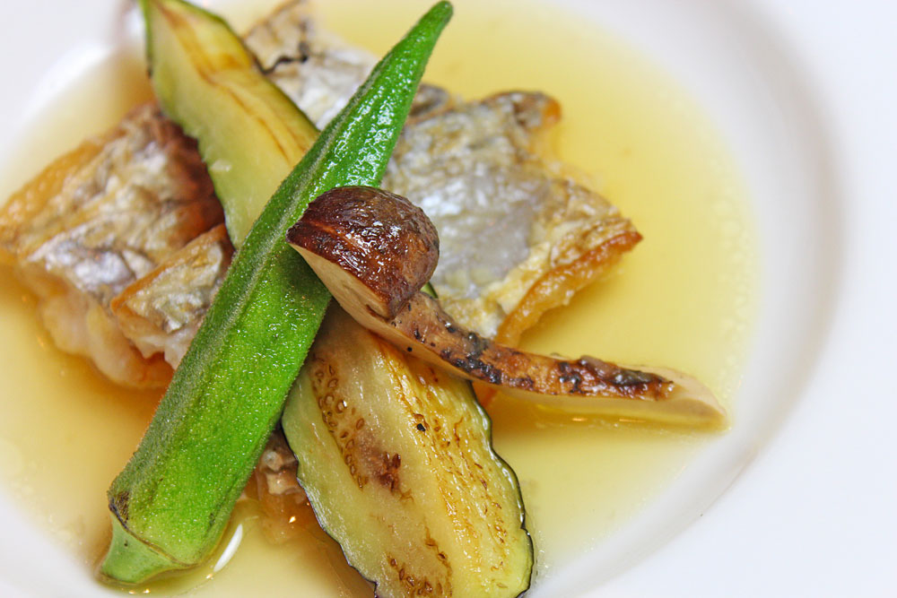 太刀魚の蒸し焼き 松茸、秋野菜とともに